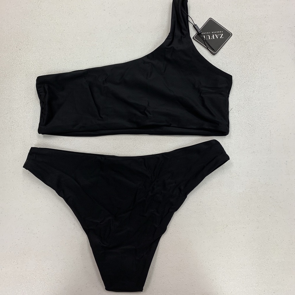 Black bikini